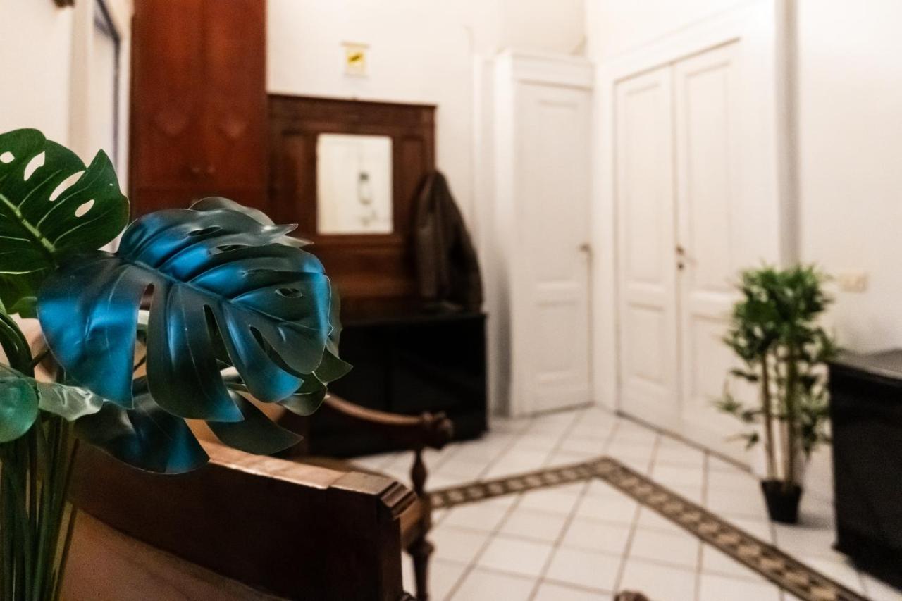 White 'historic Centre' Appartement Napels