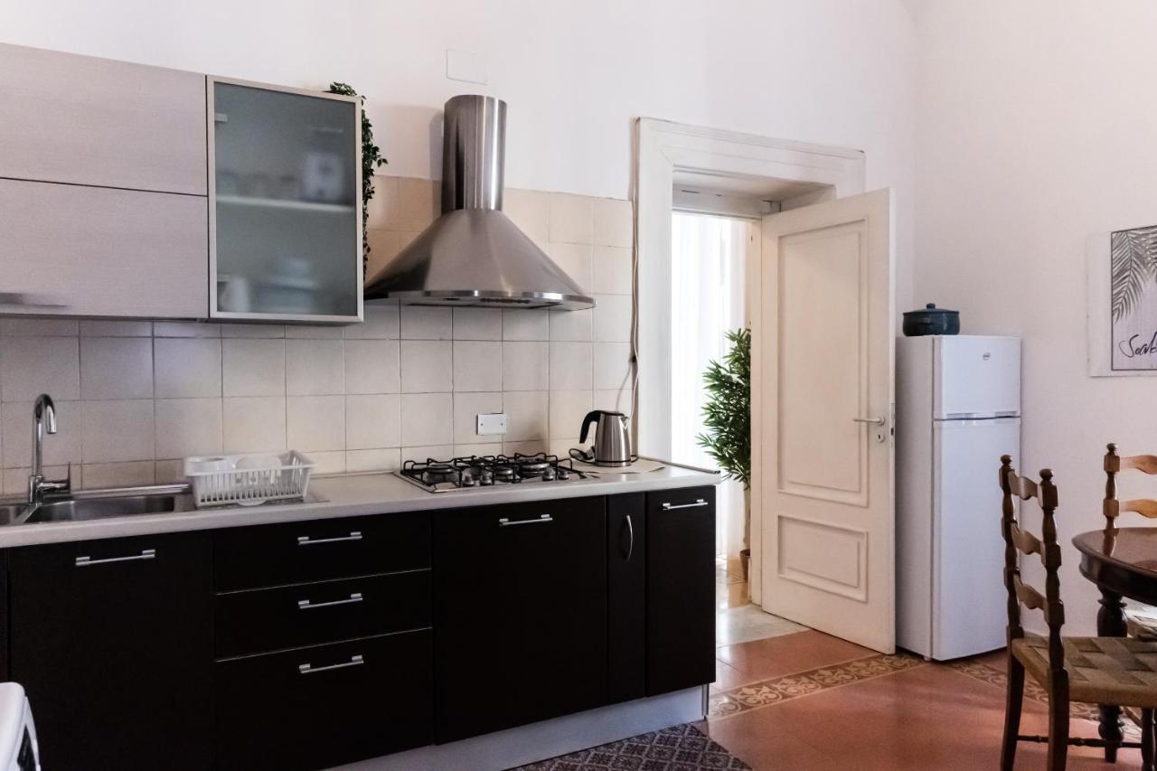 White 'historic Centre' Appartement Napels