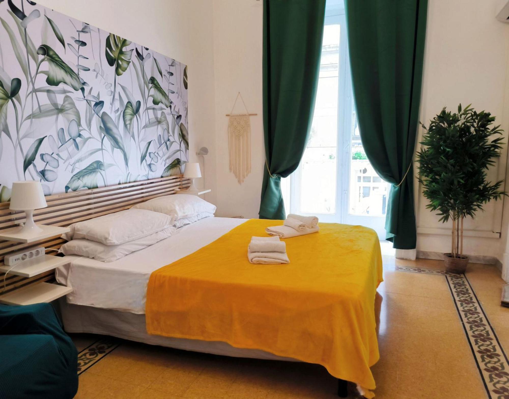 White 'historic Centre' Appartement *